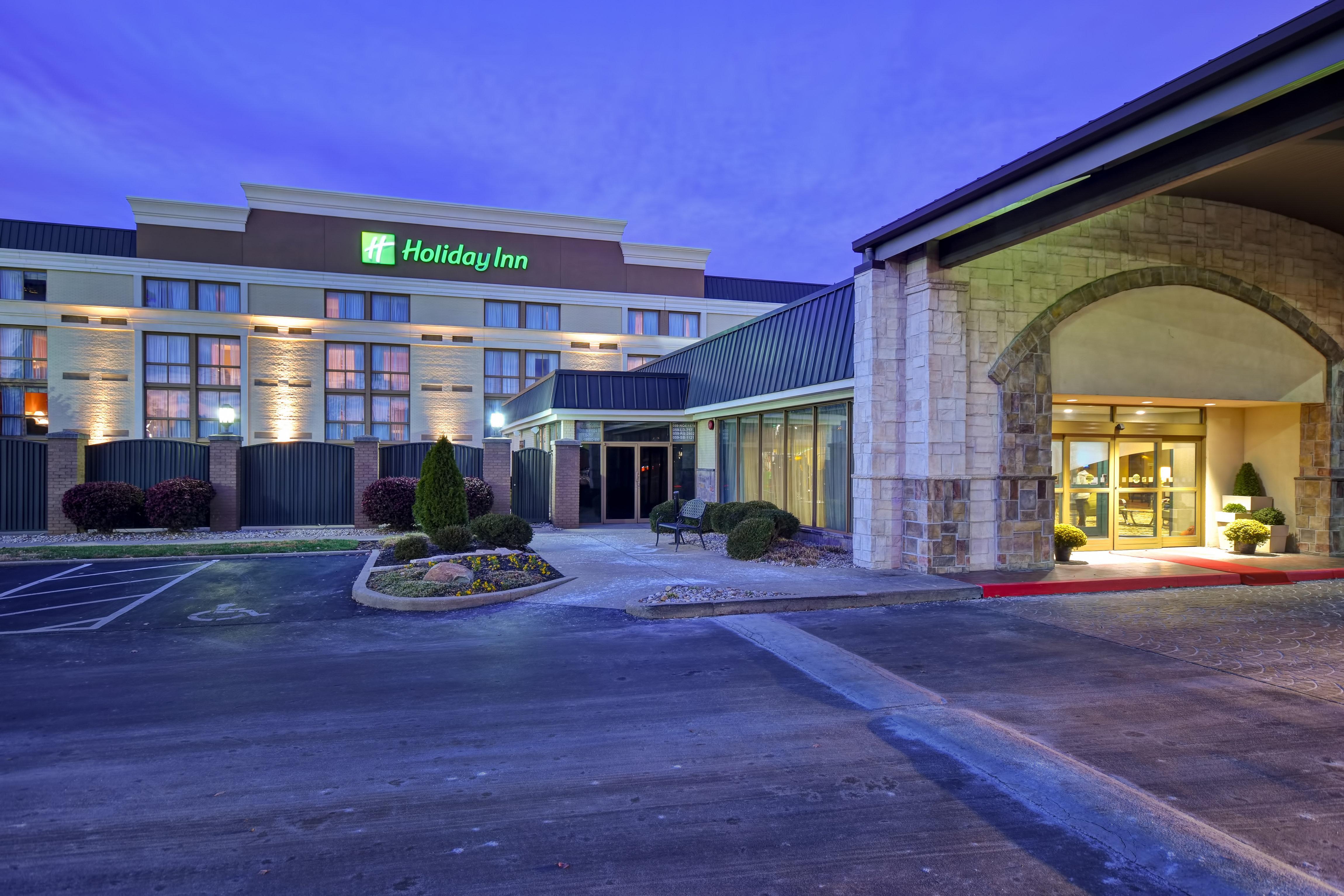 Hotel Cincinnati-riverfront By Ihg 3*