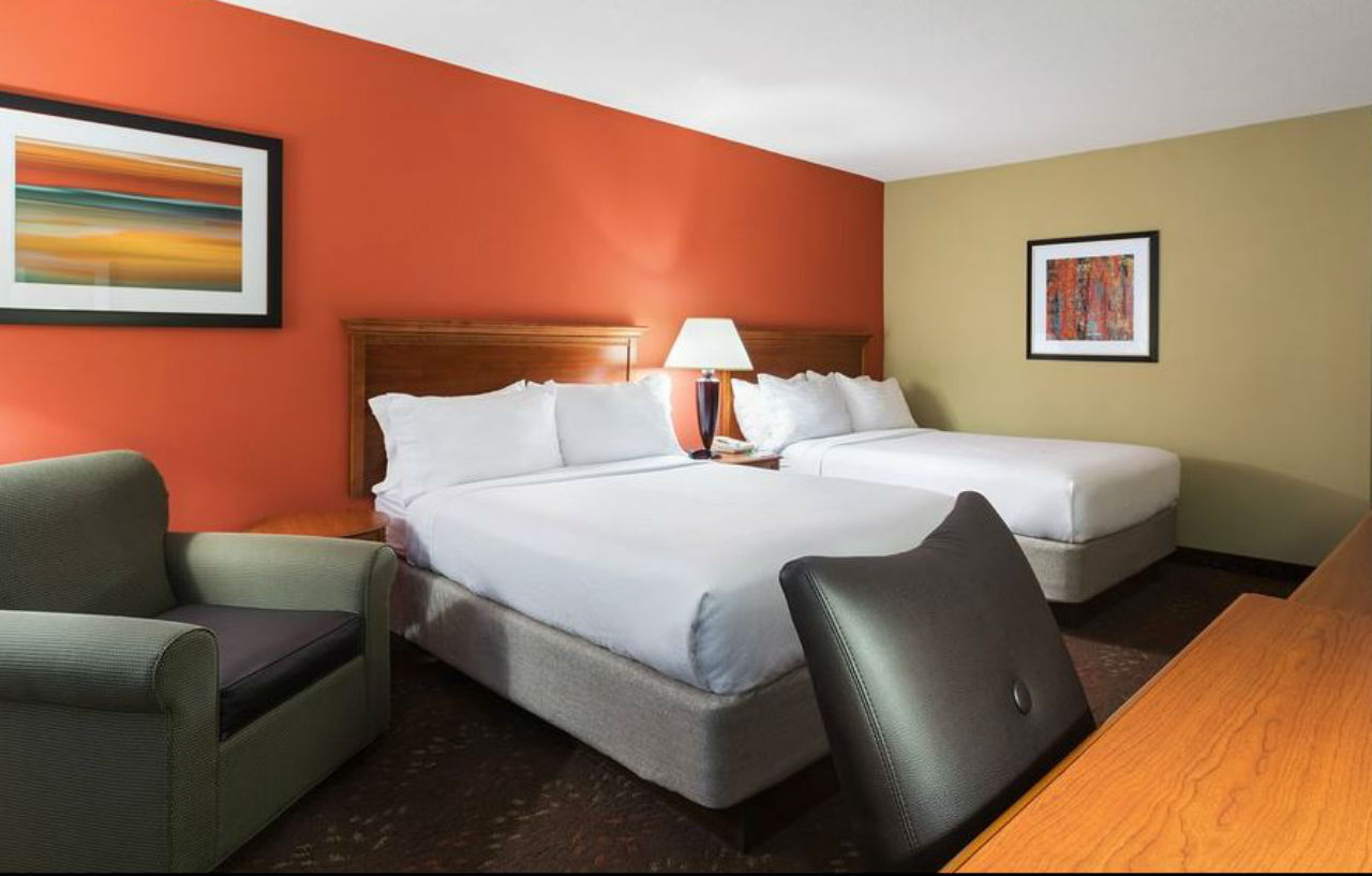 Hotel Cincinnati-riverfront By Ihg 3*